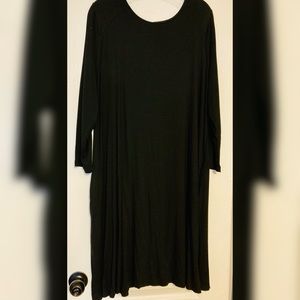 Women’s large black Time and Tru three-quarter sleeve swing dress with pockets.